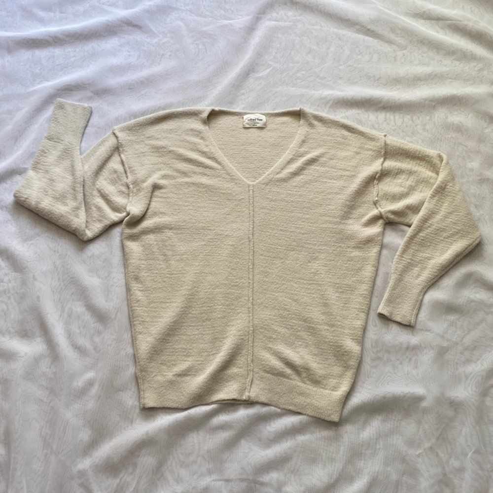 Aritzia Hush Knit V Neck Sweater